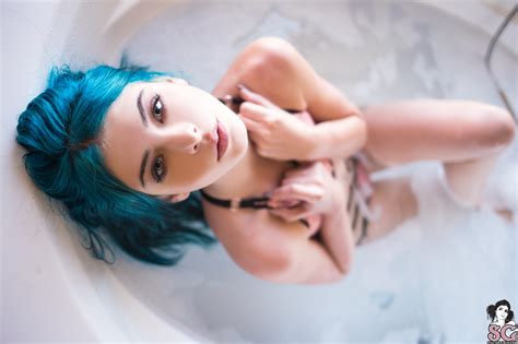Wallpaper Kuroha Suicide Dyed Hair Blue Hair Bath Model Face Gray Eyes Looking At