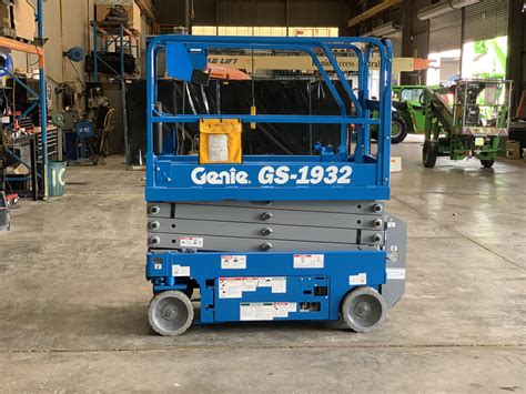 2022 Genie Gs1932 19 Foot Scissor Lift With Gal Trailer Stm Trucks