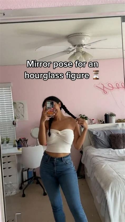 Mirror Pose Summer Outfit Hourglass Figure Mirror Poses Pose Ideas