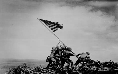 raising the flag feb 23 1945 iwo jima japan photographer joe rosenthal iwo jima the