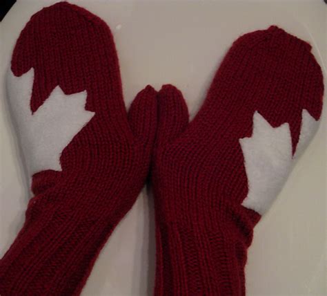 Ravelry Lindapendantes Canadian Eh Maple Leaf Mittens