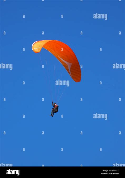 Sky Parachutes Hi Res Stock Photography And Images Alamy