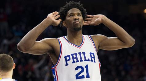 Joel embiid's first signature shoe will be dropping in about a month from now. Joel Embiid affiche des stats de poney…et ne s'entraîne pas