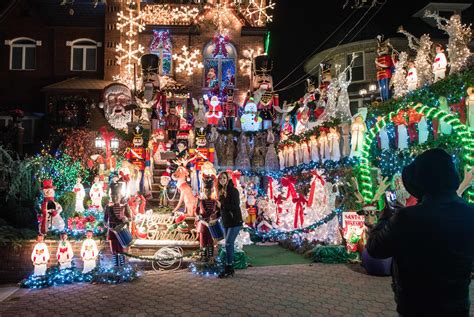 Dyker Heights Christmas Lights 2019 Guide With Tour Info