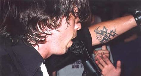 Denna gång blev det bl a hyllningar till foo fighters! ThePanday: Dave Grohl Tattoos - Celebrity Tattoo Designs