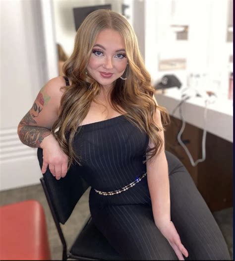 Teen Mom Jade Cline Shows Off Her Curves In Crop Top And Tight Pants