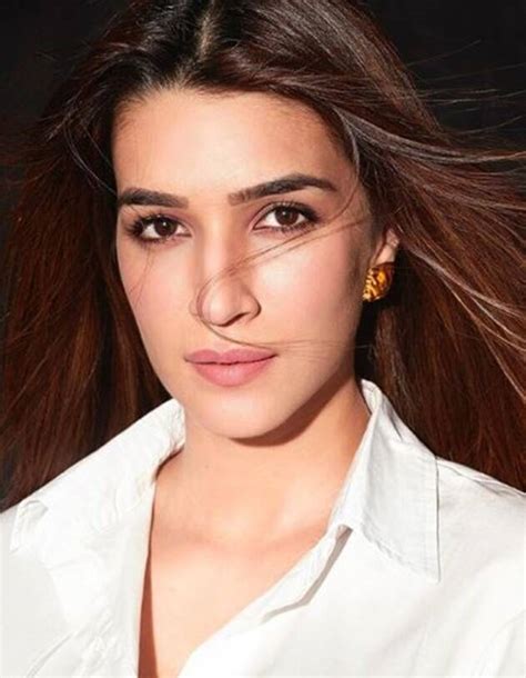 Smokey Eyes To Cat Winged Liner Want To Recreate Kriti Sanons Makeup