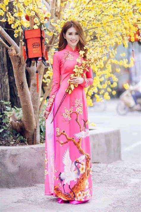 Pin By Tr Tr On Vietnamese Traditional Dress Ao Dai Beautiful Long