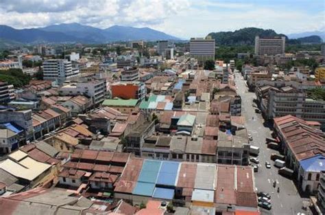 The ipoh old street is located on the west bank of the old river in the old town. Ipoh Old Town - Ipoh