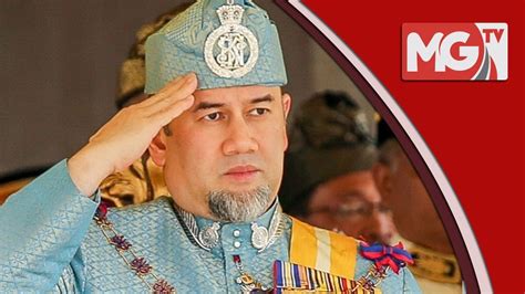 Comptroller of the royal household datuk wan ahmad dahlan abdul aziz said his majesty had officially notified the malay rulers on his abdication through a letter sent to the secretary of the conference of rulers. Istiadat Pertabalan Yang di-Pertuan Agong, Sultan Muhammad ...