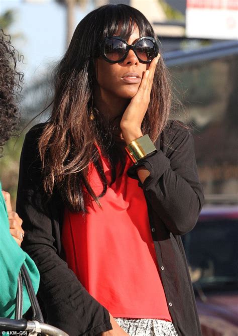 Kelly Rowland Sobs After Having Birthday Lunch With Sister Beyonce