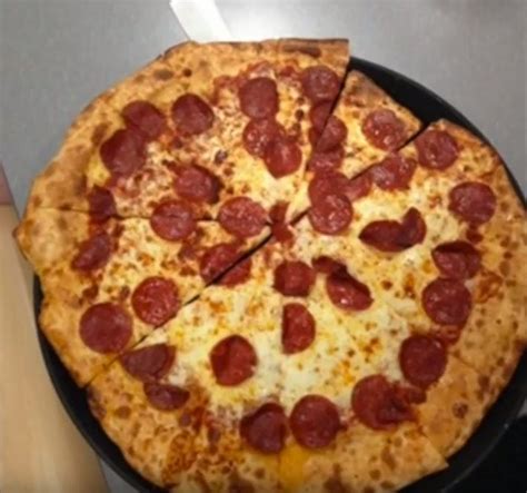 Youtuber Claims Chuck E Cheeses Pizza Made With Recycled Slices