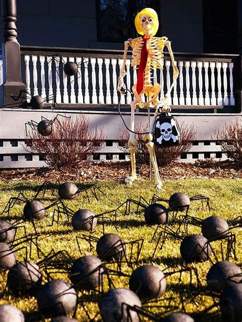 Over 19 Hilarious Skeleton Decorations For Your Yard On Halloween
