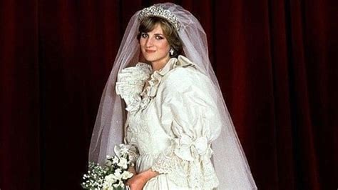 Princess Dianas Iconic Wedding Gown To Go On Display At Kensington