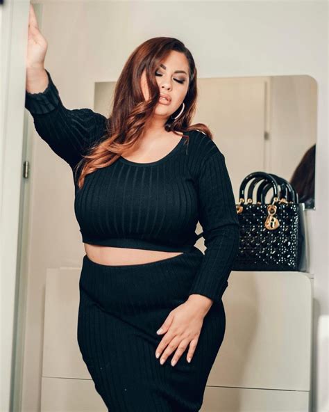 Romanian Curvy Plus Sized Model Costina Munteanu Challenges Beauty Standards And Inspires Body