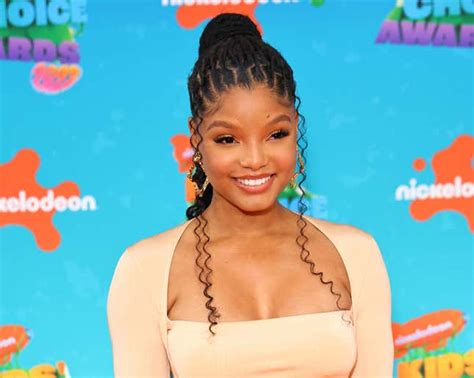 halle bailey s adorable 1st look at the little mermaid doll