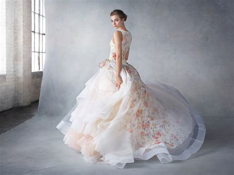 Trendy Bridal Gowns Model Design That Looks Charming To Wear Roowedding