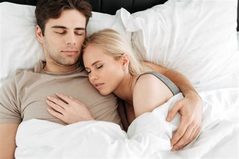 Posisi Tidur Ini Ungkap Hubungan Dengan Pasangan Cek Yuk Real Jeda Id