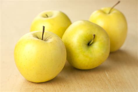 Guide to 18 Apples Varieties