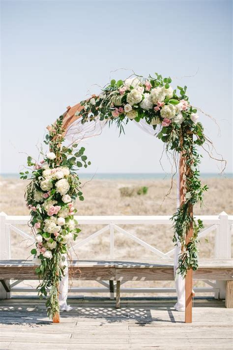 Arch!! Love the arrangement of the flowers and garland | Arch