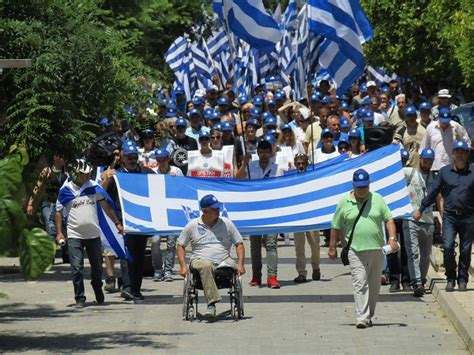 Η βεβαίωση μπορεί να εκδοθεί την επόμενη ημέρα από αυτή που κάνατε την τελευταία δόση εμβολιασμού, ανάλογα με το είδος του εμβολίου. ΤΙ ΕΜΑΘΑ ΣΤΗΝ "ΕΛΛΗΝΩΝ ΣΥΝΕΛΕΥΣΙΣ"