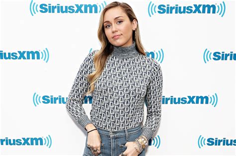 ‘war Is Over Miley Cyrus Covers Classic Christmas Song With Mark
