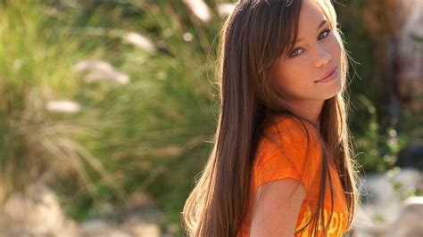 Sexy Cute And Beautiful Brown Eyes Smiling Brunette Teen Girl Wallpaper