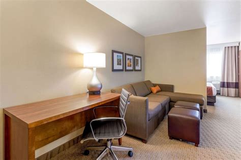 Comfort Suites Burlington In Burlington Best Rates And Deals On Orbitz