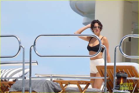 Selena Gomez In Bikini On A Boat Lq Scrolller