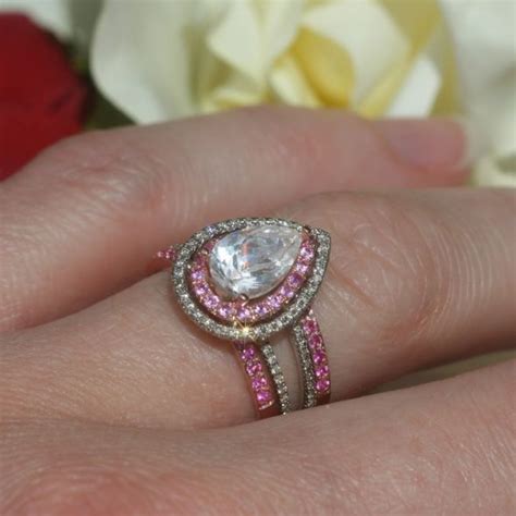 Shop pear shaped rings at helzberg diamonds. What type of wedding band for a pear shaped diamond ...