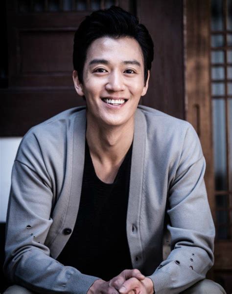 A place for people all over the world to get to know (kim rae won) a gorgeous star, a versatile actor Kim Rae-won up to become Black Knight in KBS fantasy ...