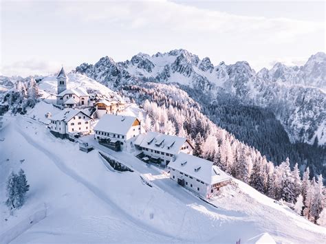 5 Stunning Alpine Villages In Switzerland For A Cozy Winter Getaway