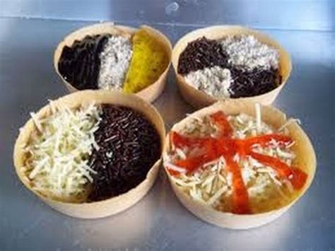 Selanjutnya part 2 ini saya jadikan 2 teflon tentu dengan penambahan soda kue yang saya bagi ~pastikan teflon benar2 panas ~setelah teflon panas kecilkan api,tuang adonan pertama,lalu goyangkan teflon agar ada pinggiran kulit yang. Cara Membuat Martabak Manis Unyil YouTube