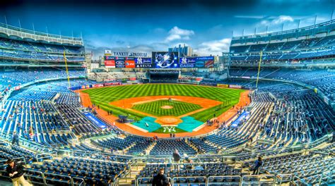Enjoy The Grandeur Of Yankee Stadium New York Traveldigg Com