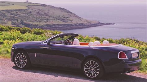 Driving The Rolls Royce Dawn Is An Ethereal Experience Drivemag Cars