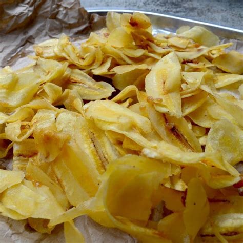 'turnover pancake'), also known as terang bulan (lit. Resep dan Cara Membuat Keripik Pisang Manis yang Kriuk
