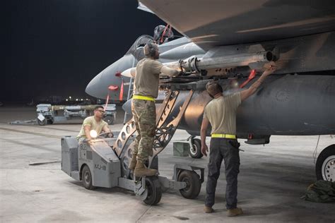 Weapons Load Crew Arms F 15e Strike Eagle Us Air Forces Central News
