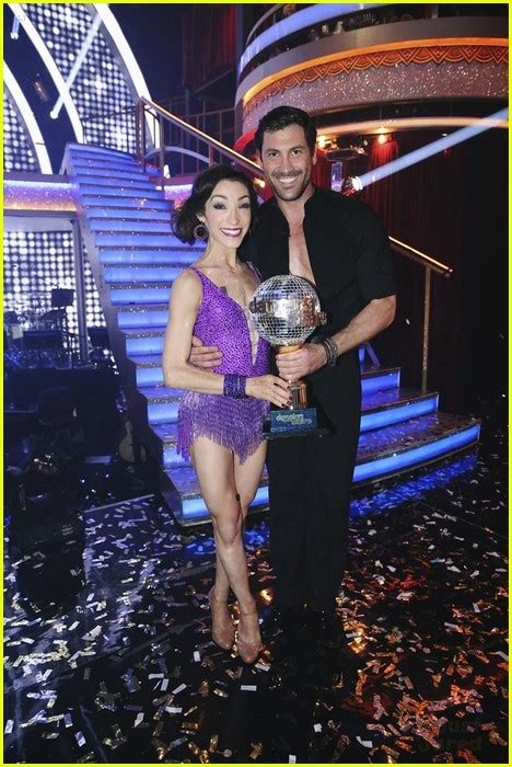 Meryl Davis Maksim Chmerkovskiy Win Dancing With The Stars Season