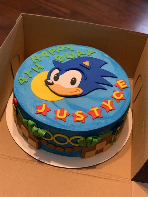 Sonic the Hedgehog Running and a Blue Background Edible Cake