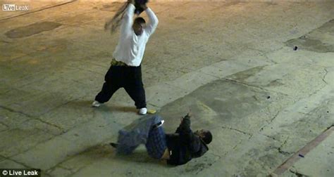Brutal Beating Of Venice Beach Homeless Man Caught On Video Daily Mail Online