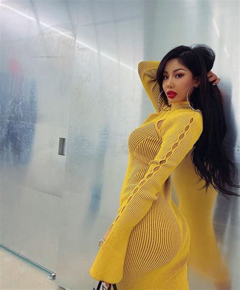 Jessi Flaunts Hourglass Figure In Stunning Yellow Dress KpopStarz