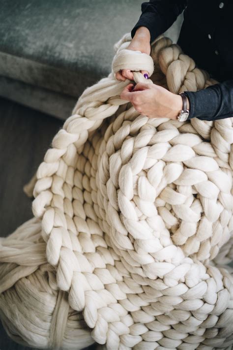 How To Make Chunky Knit Blanket First Of All You Need To Get Yarn