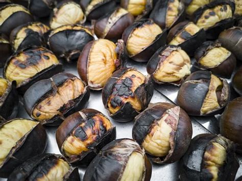 Le castagne comuni sono piccole e contengono due frutti. Tempo cottura castagne al forno