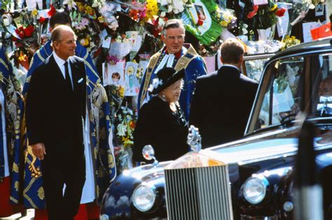 Buy princess diana funeral and get the best deals ✅ at the lowest prices ✅ on ebay! Princess Diana Public Funeral Pictures | POPSUGAR Celebrity