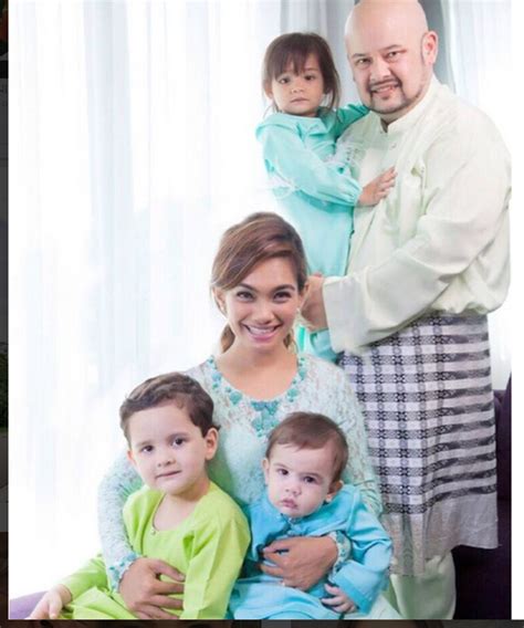Get in touch with harith iskandar (@harithwey) — 81 answers, 102 likes. PhD Inspiration :: Harith Iskander 's Wife - dorsett pink