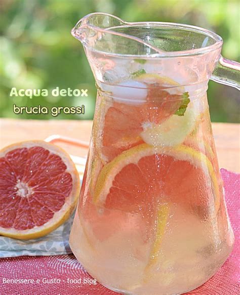 L'acqua aromatizzata con zenzero e limone è la tendenza del momento in fatto di bevande disintossicanti. Acqua detox come prepararla - zenzero limone cetriolo e ...