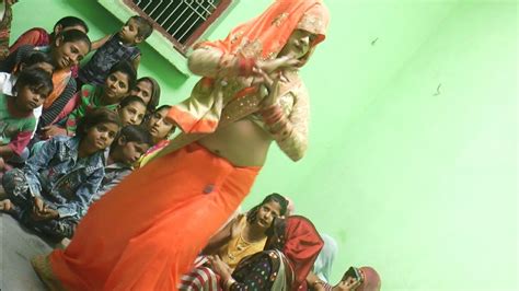 मैनपुरी जिला की देसी लुगाइयों का dance खटिया चररमरर होय रडुआ राति को न माने जोशिला bhavi का