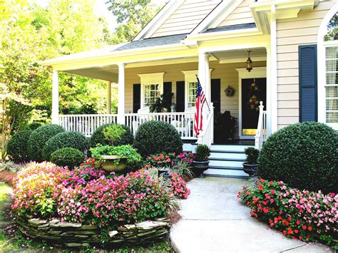 46 Small Front Yards Curb Appeal Flower Beds | Modern ... Enjoy some front yard landscaping ideas for curb appeal that you can use on your own home.