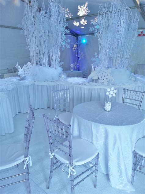 35 Cool Winter Wonderland Table Decorations Table Decorating Ideas