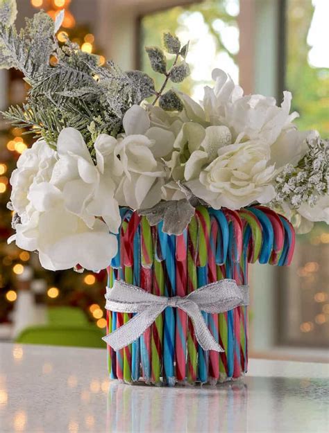 This Candy Cane Centerpiece Is So Easy To Make Diy Candy